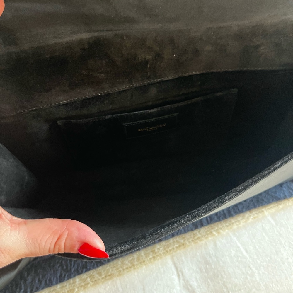 Black Y-Accented YSL Clutch - Picture 13 of 17